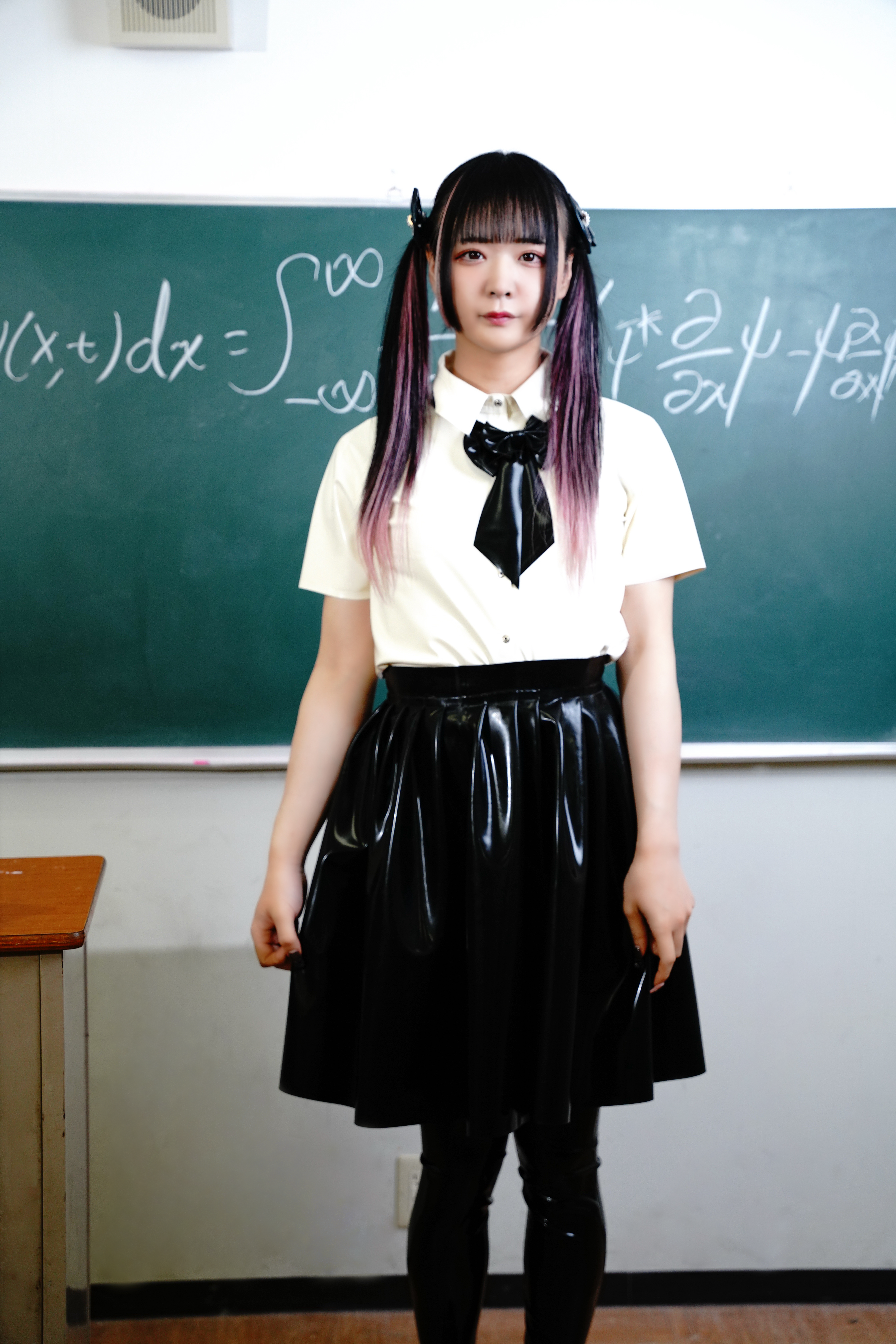 学び舎シリーズ 「黒檀学苑」ラテックス制服セット（リボン付き） lconic